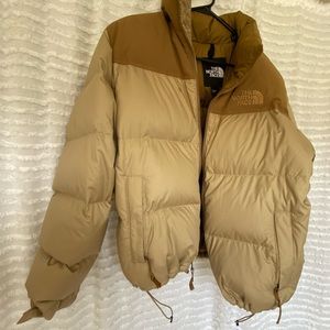 emma chamberlain north face puffer brown and tan
